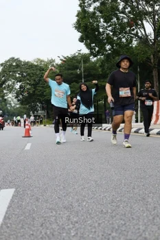 Runner Photo 4304657