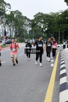 Runner Photo 4304710