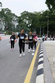 Runner Photo 4304717