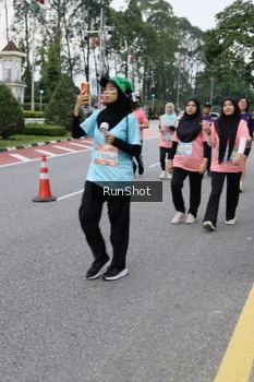Runner Photo 4304743