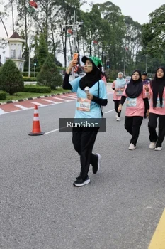 Runner Photo 4304750