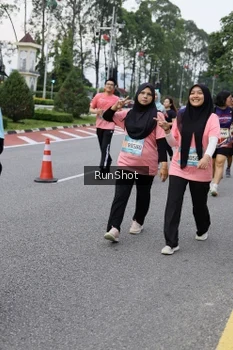 Runner Photo 4304765