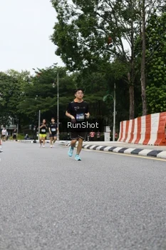 Runner Photo 4304894
