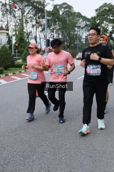 Runner Photo 4304902