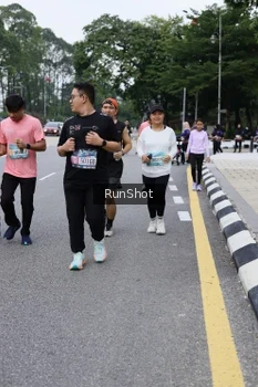 Runner Photo 4304907