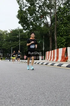 Runner Photo 4304965