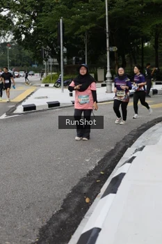Runner Photo 4304990