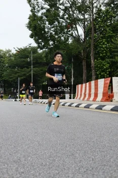 Runner Photo 4304997