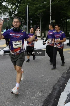 Runner Photo 4305030
