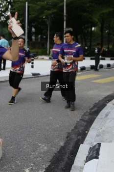 Runner Photo 4305034