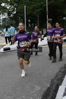 Runner Photo 4305035