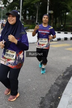 Runner Photo 4305240