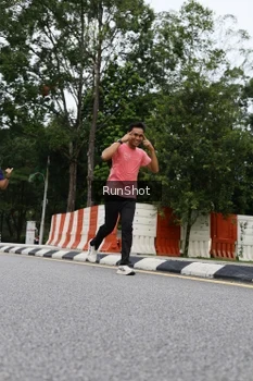 Runner Photo 4305250