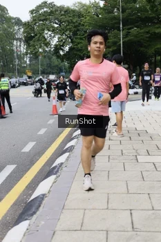 Runner Photo 4305310