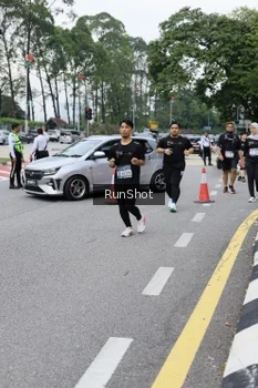 Runner Photo 4305337