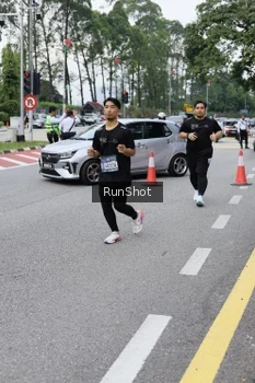 Runner Photo 4305340