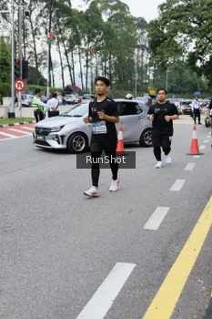 Runner Photo 4305348