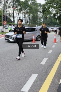 Runner Photo 4305353