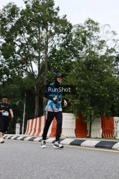 Runner Photo 4305358