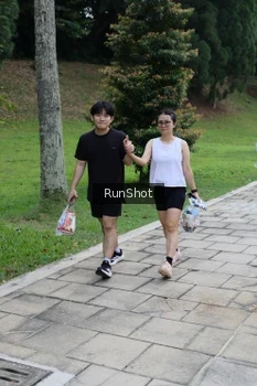 Runner Photo 4305457