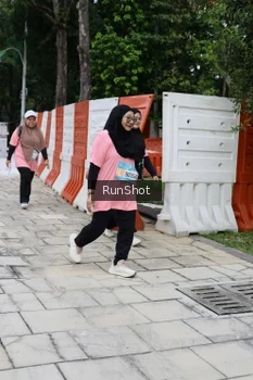 Runner Photo 4305514