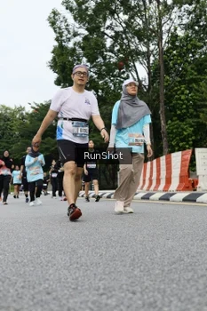 Runner Photo 4305578