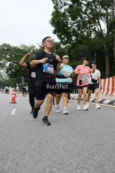 Runner Photo 4305625
