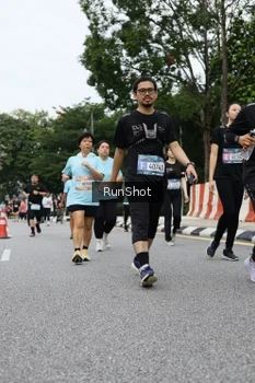 Runner Photo 4305697