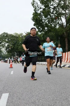 Runner Photo 4305811