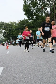 Runner Photo 4305873