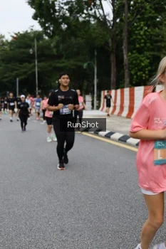 Runner Photo 4306060