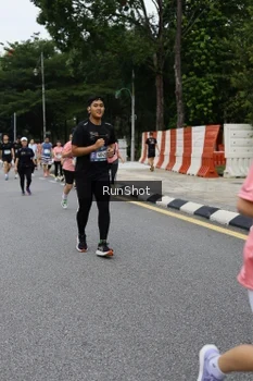 Runner Photo 4306068