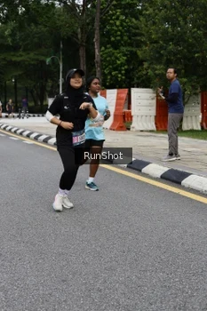 Runner Photo 4306075