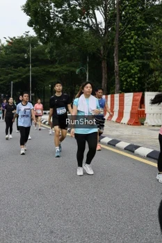 Runner Photo 4306084