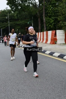 Runner Photo 4306143