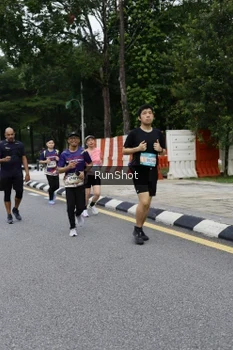 Runner Photo 4306215