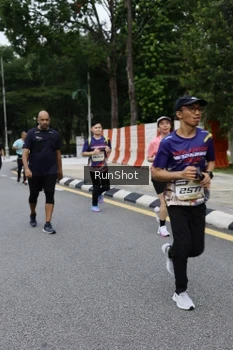 Runner Photo 4306234