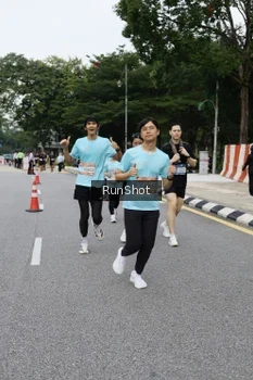 Runner Photo 4306240