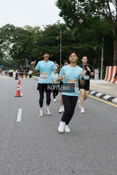 Runner Photo 4306241