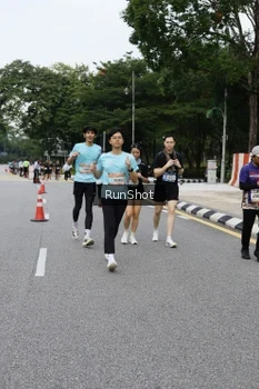 Runner Photo 4306242