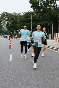 Runner Photo 4306243