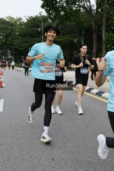 Runner Photo 4306260