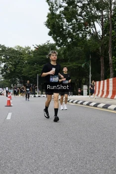 Runner Photo 4306261