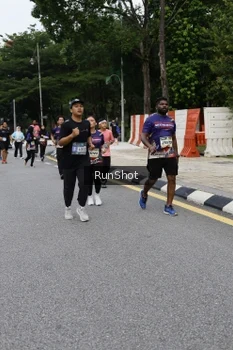 Runner Photo 4306299