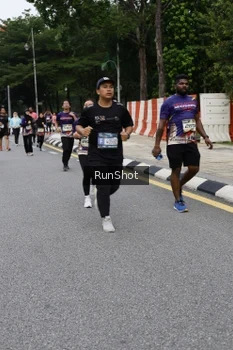 Runner Photo 4306304