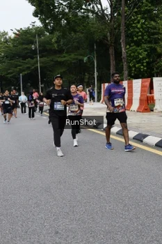 Runner Photo 4306305