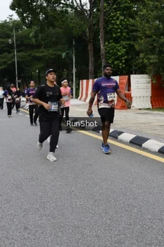 Runner Photo 4306312