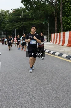 Runner Photo 4306331
