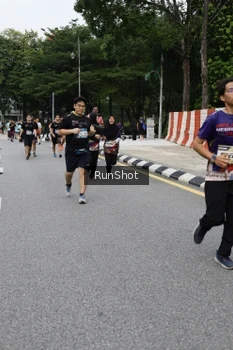 Runner Photo 4306334