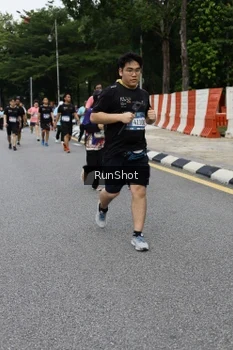 Runner Photo 4306335